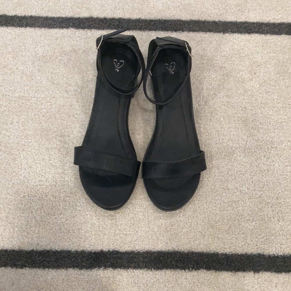 Black Ankle Strap Block Heel Sandal Size 6.5